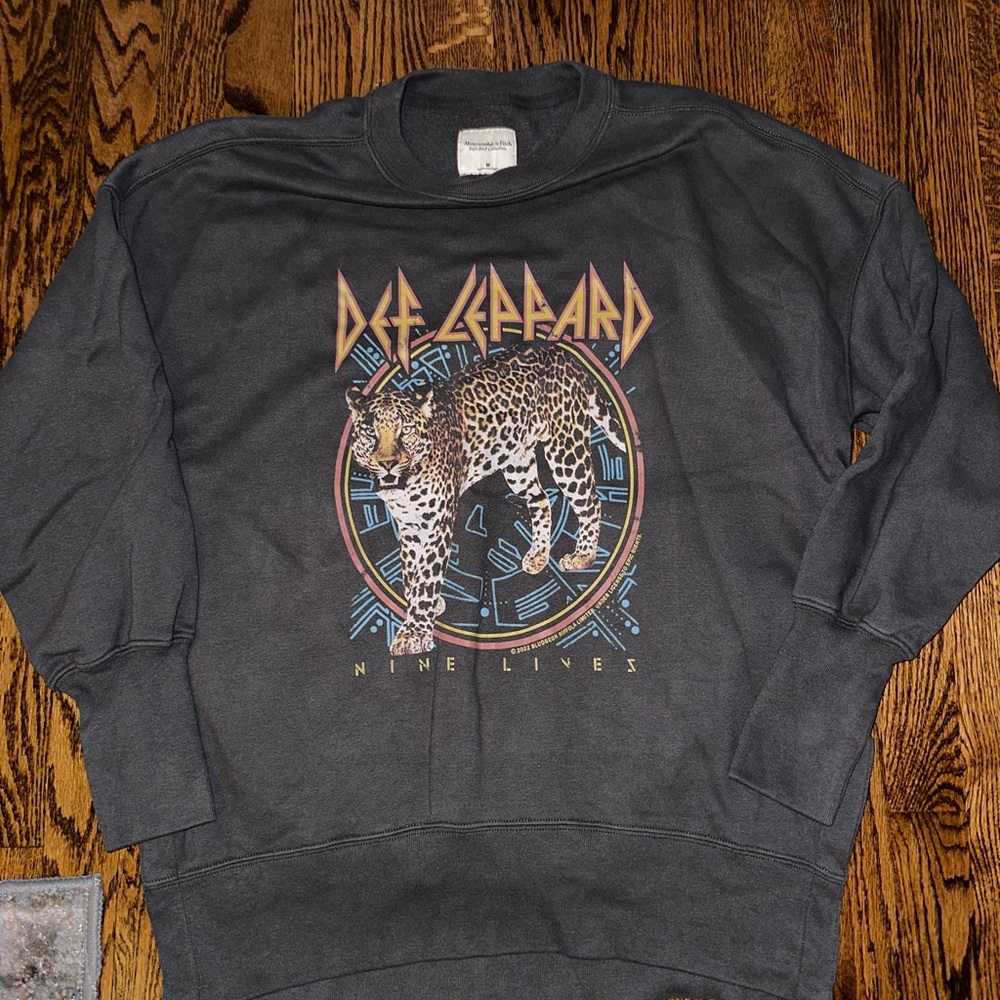 Abercrombie Def Leppard graphic crew neck M